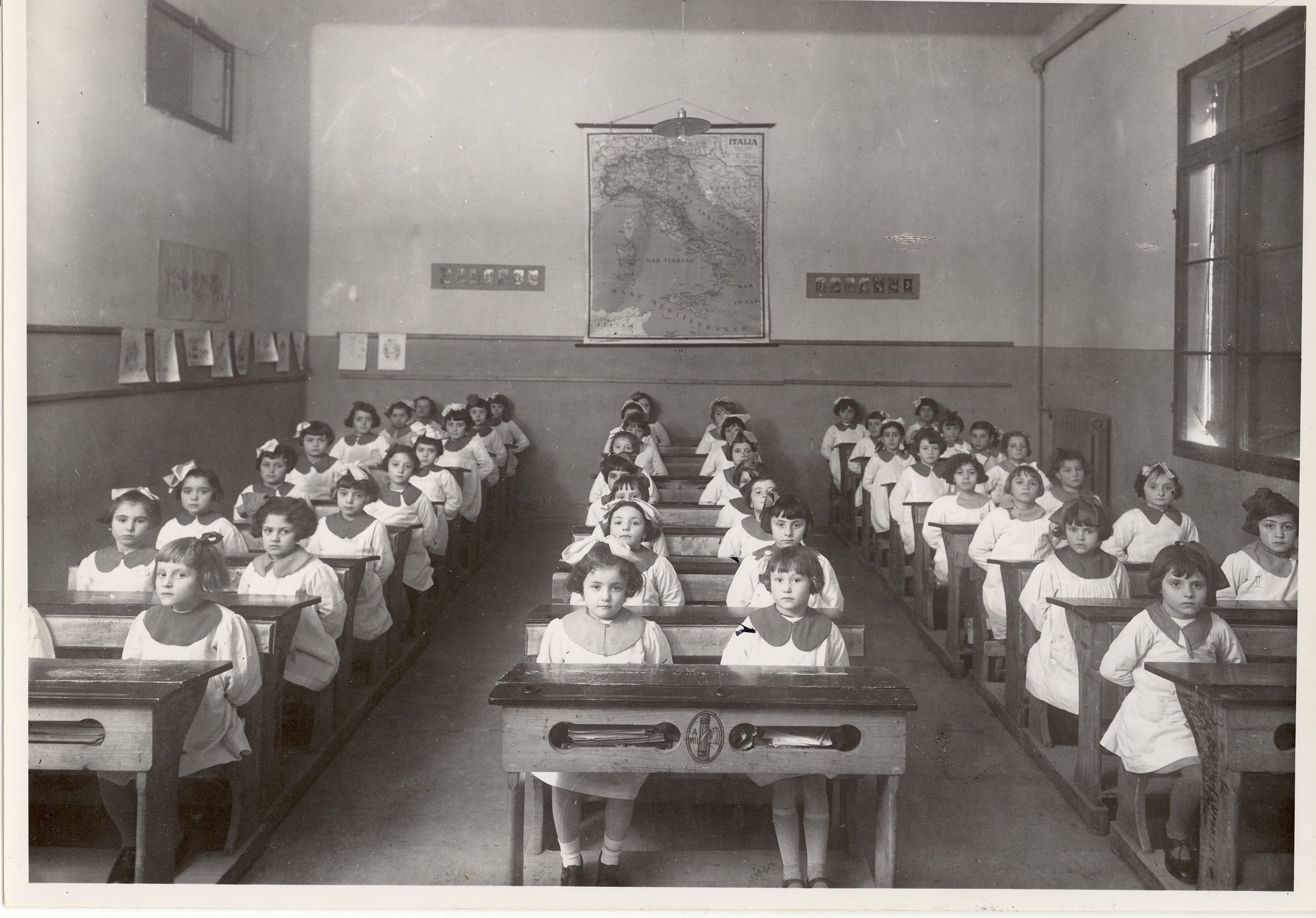 Scolaresca delle scuole Carducci a Casalecchio di Reno (Biblioteca comunale di Casalecchio di Reno)